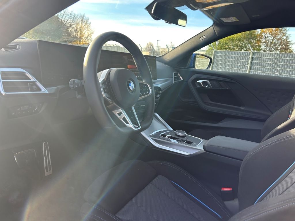 BMW 220 2025
