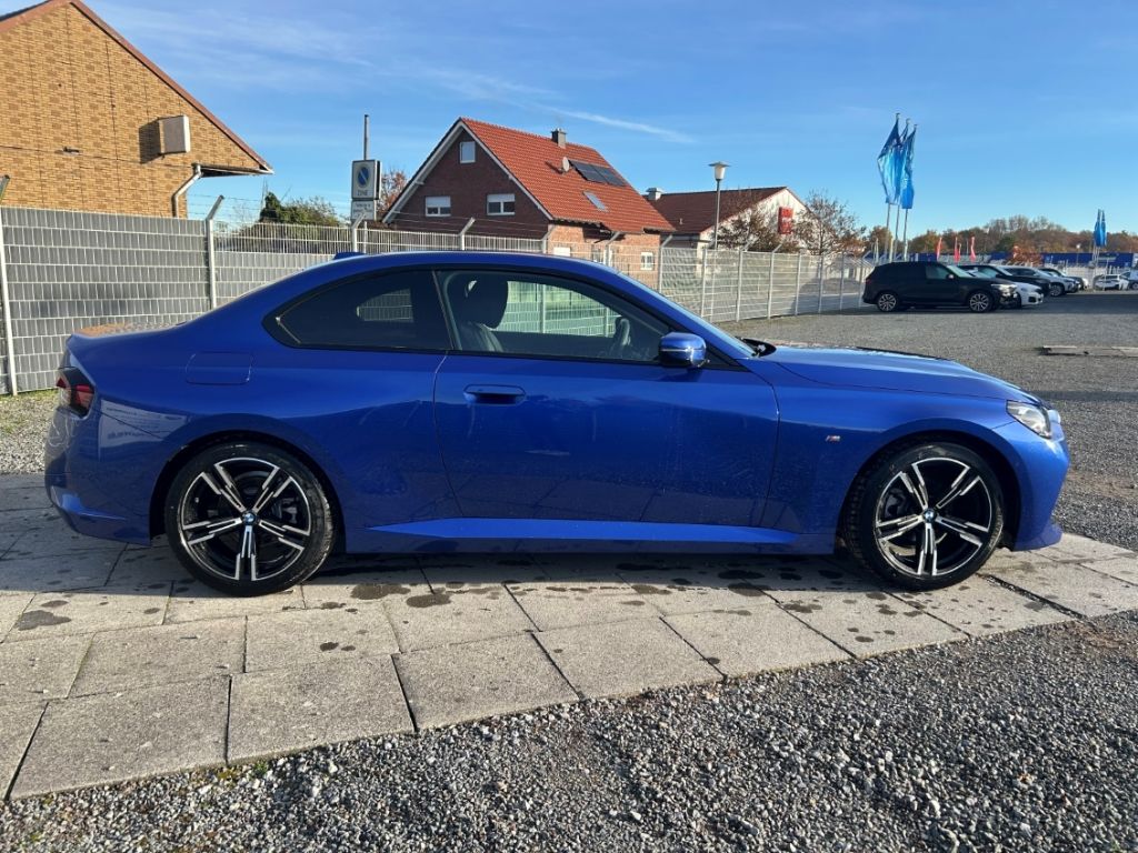 BMW 220 2025