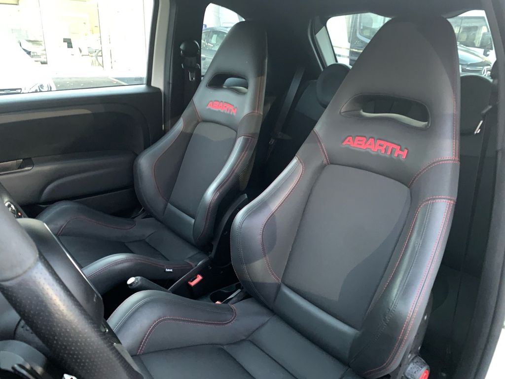 Abarth 695 2023