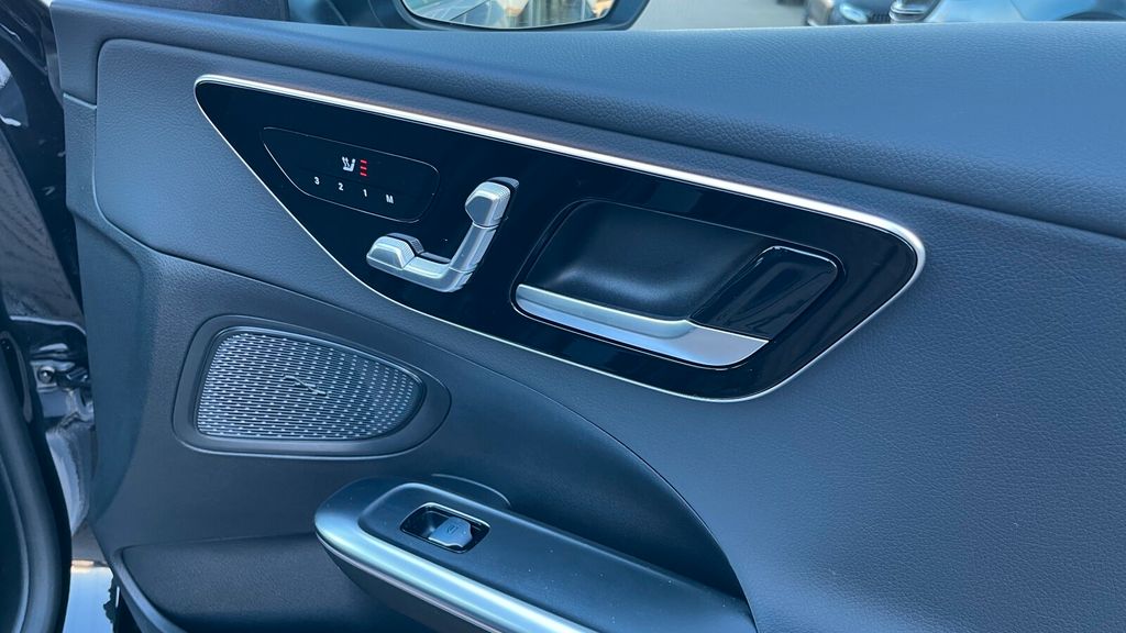 Mercedes-Benz C 300 2024