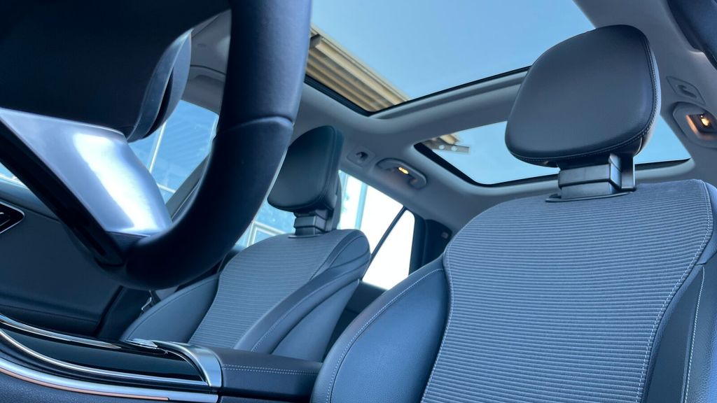 Mercedes-Benz C 300 2024