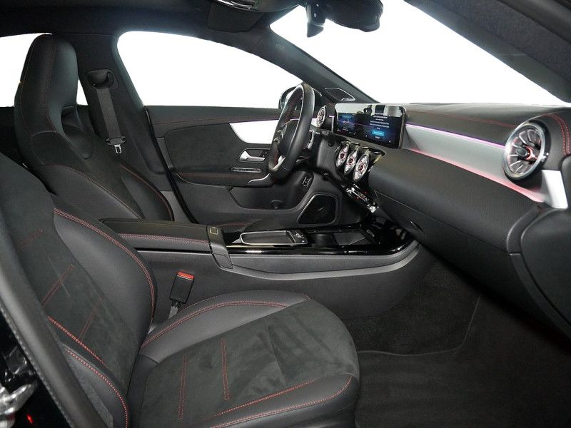 Mercedes-Benz CLA 180 2024