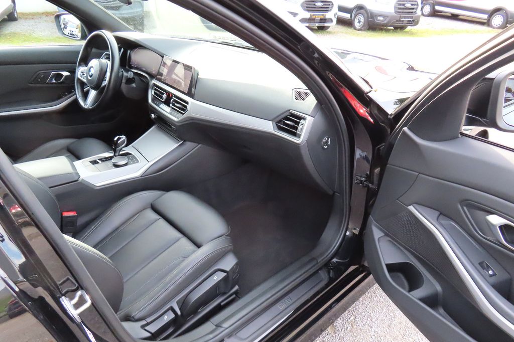 BMW 318 2022