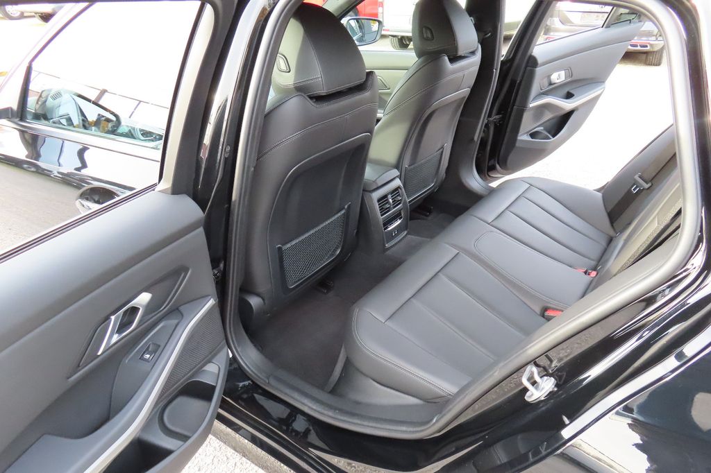 BMW 318 2022