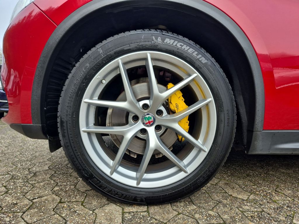 Alfa Romeo Stelvio 2017