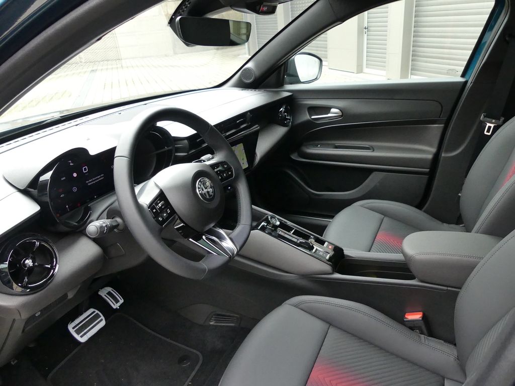 Alfa Romeo Junior 2025