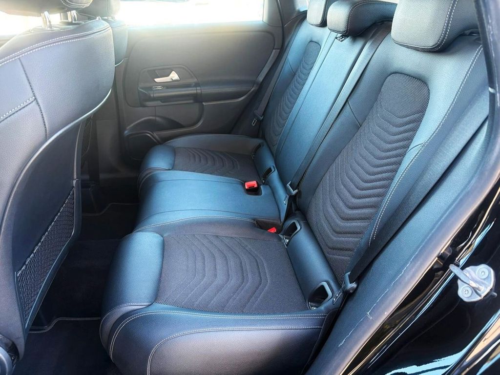 Mercedes-Benz B 180 2022