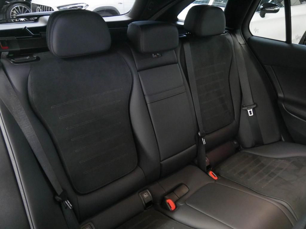 Mercedes-Benz C 300 2025