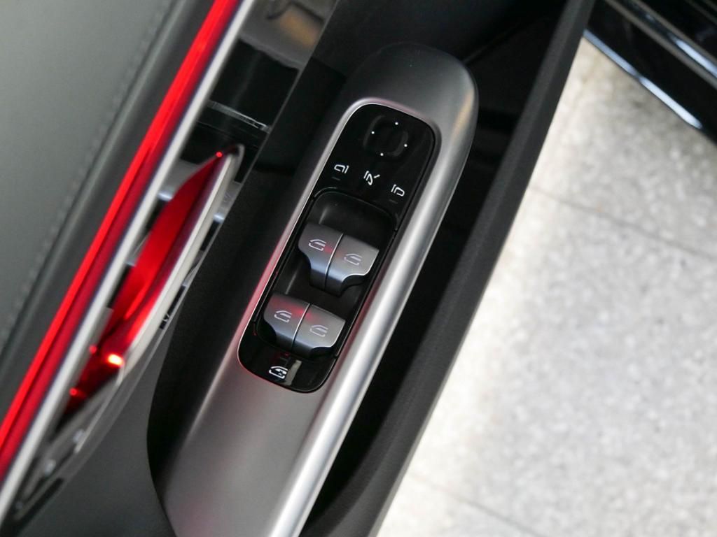 Mercedes-Benz C 300 2025