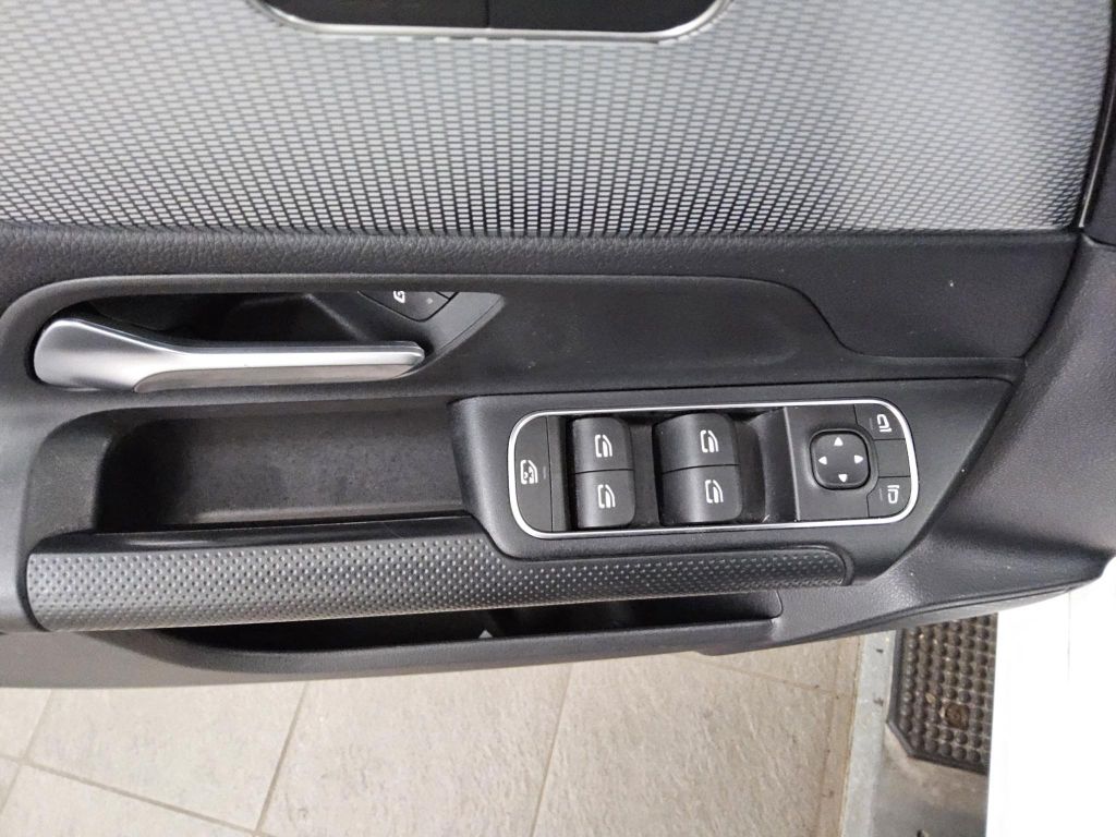 Mercedes-Benz B 180 2022