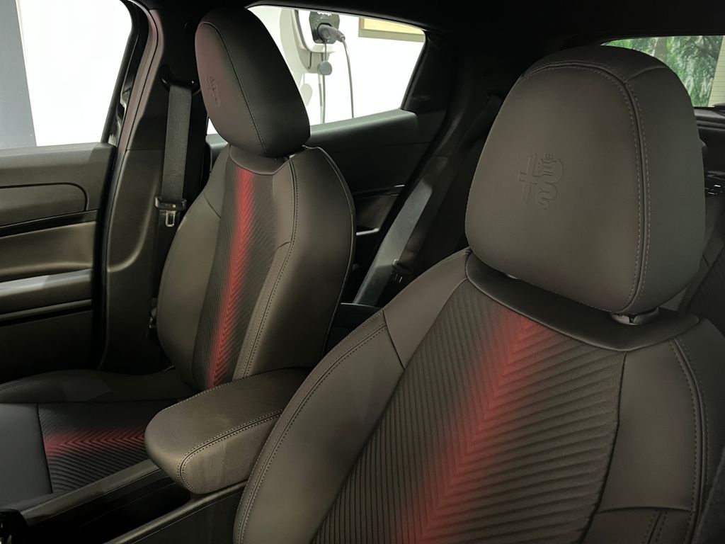 Alfa Romeo Junior 2025