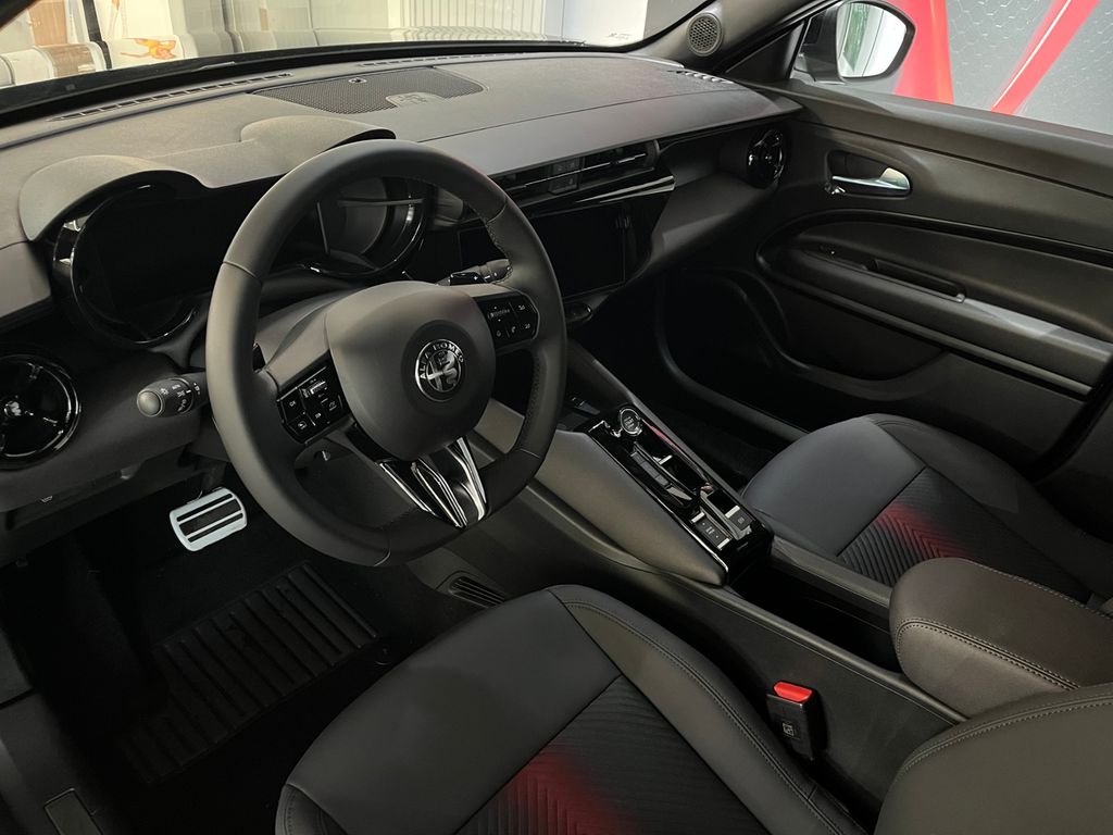 Alfa Romeo Junior 2025