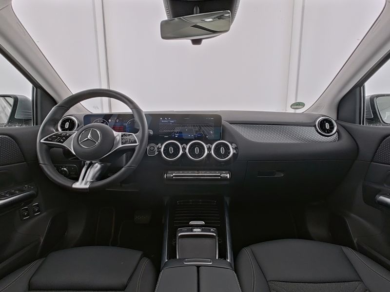 Mercedes-Benz B 250 2025