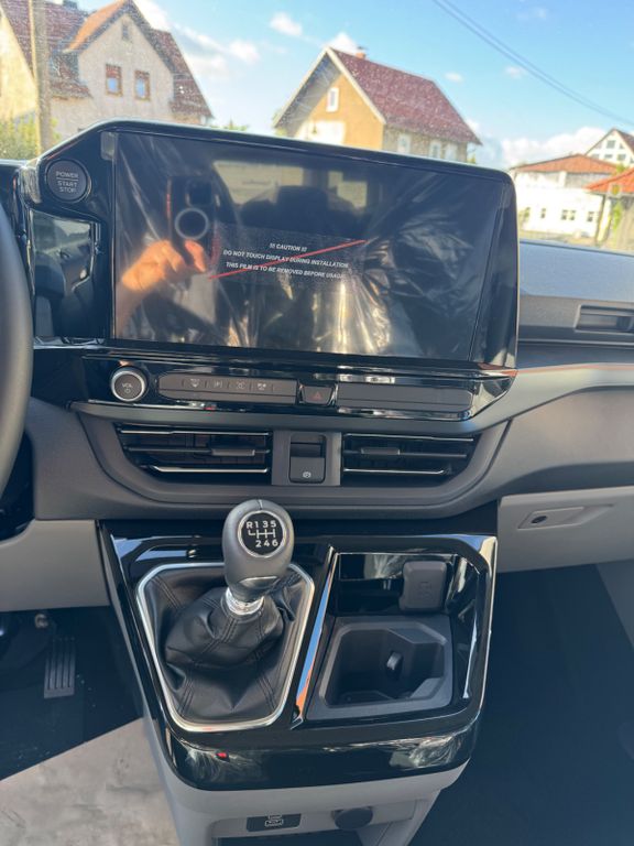 Ford Tourneo Custom 2025