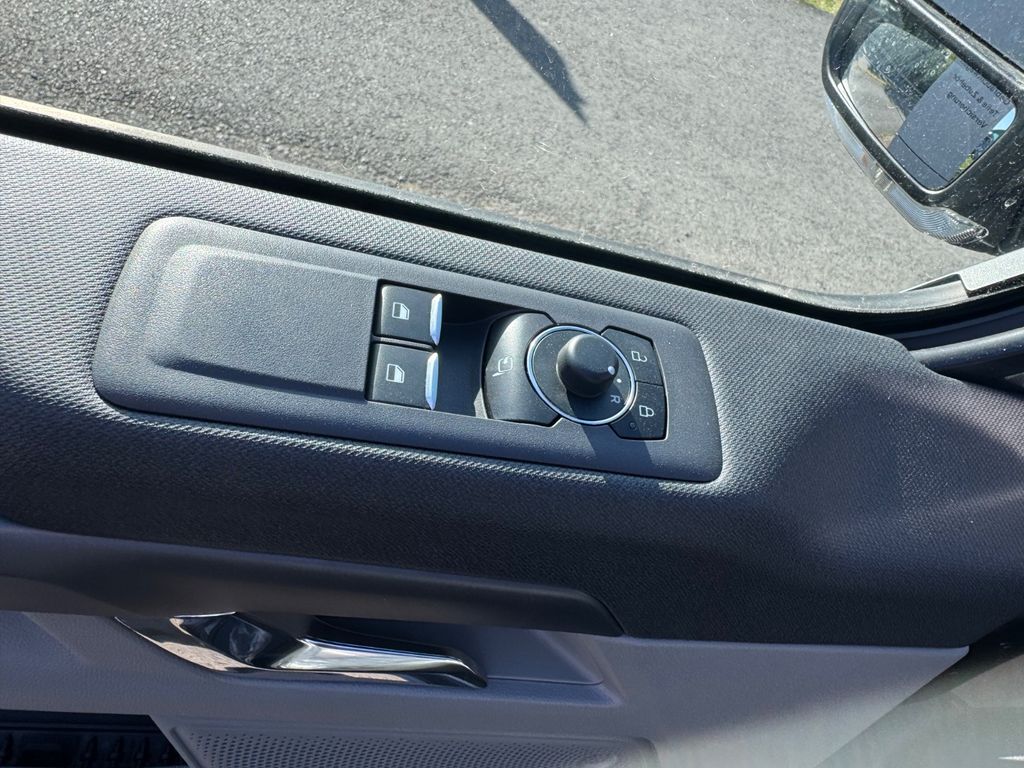 Ford Tourneo Custom 2025