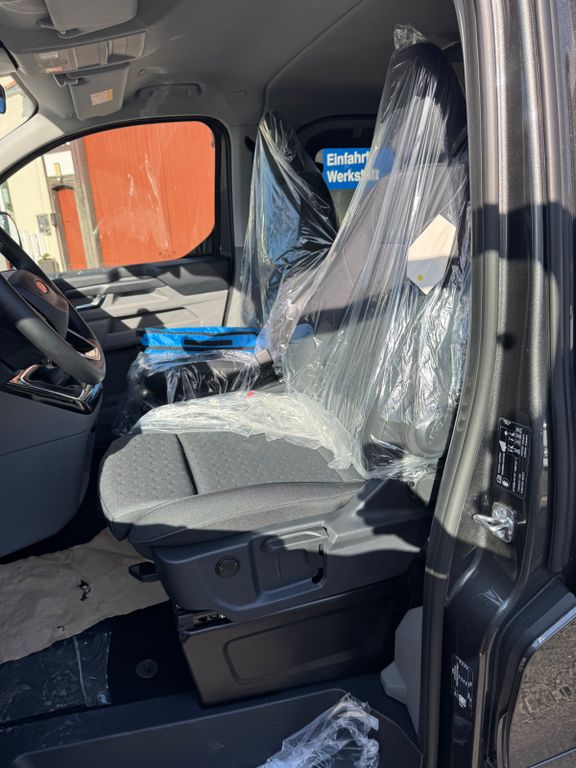 Ford Tourneo Custom 2025