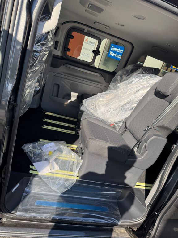 Ford Tourneo Custom 2025