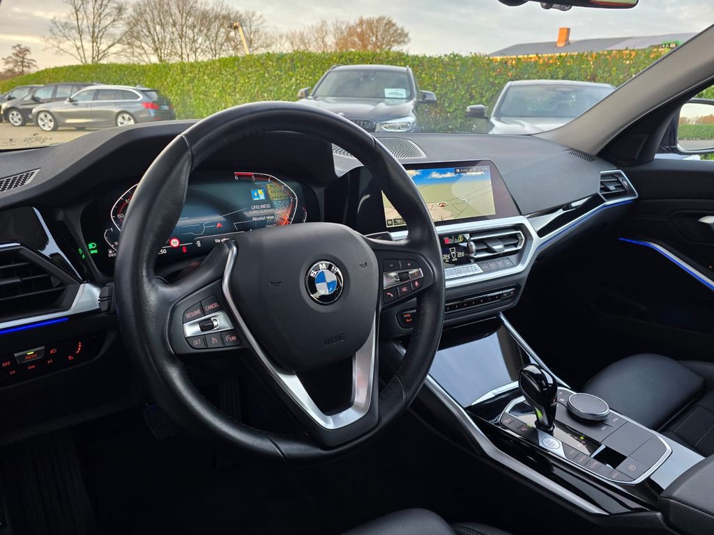 BMW 318 2022