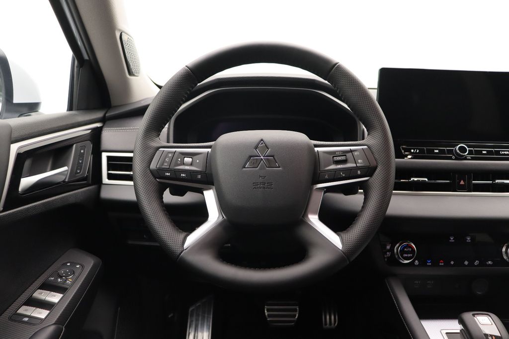 Mitsubishi Plug-in Hybrid Outlander 2025