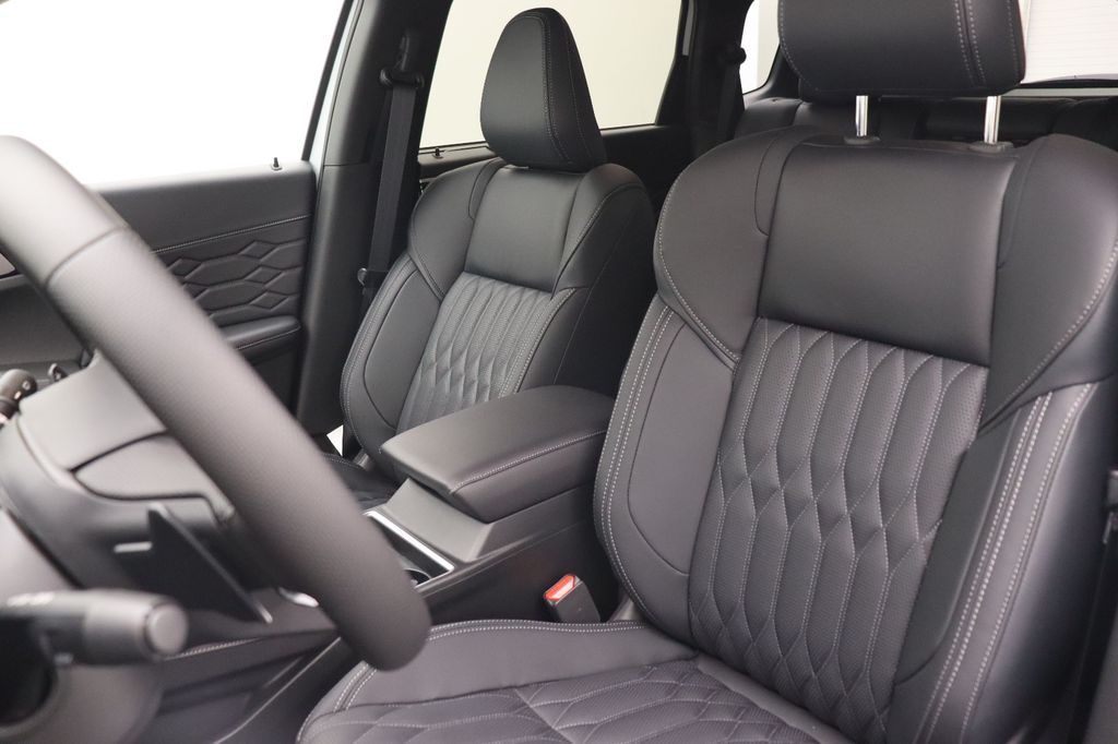 Mitsubishi Plug-in Hybrid Outlander 2025