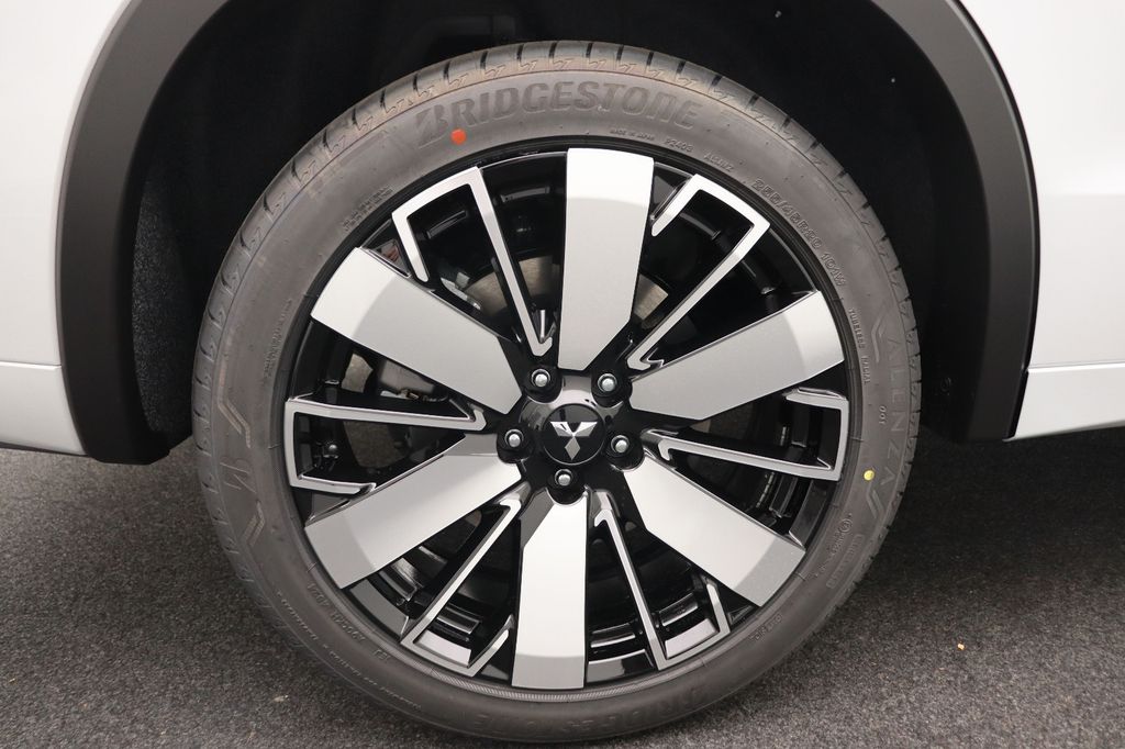 Mitsubishi Plug-in Hybrid Outlander 2025