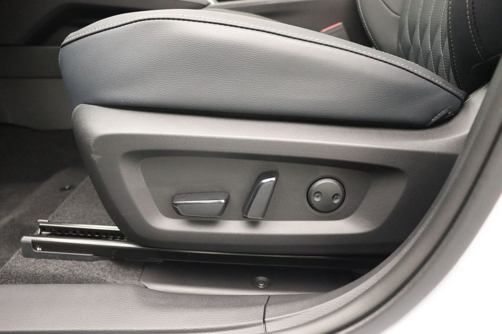 Mitsubishi Plug-in Hybrid Outlander 2025