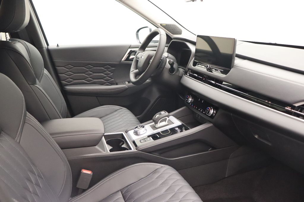 Mitsubishi Plug-in Hybrid Outlander 2025