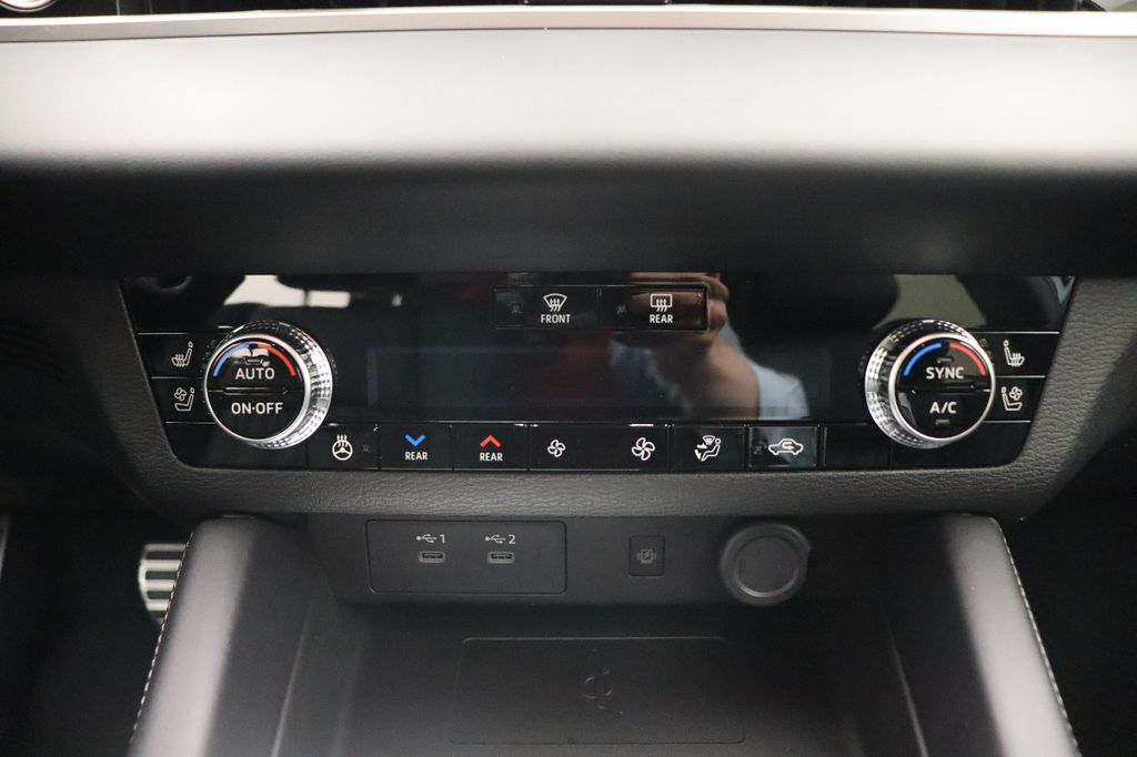 Mitsubishi Plug-in Hybrid Outlander 2025