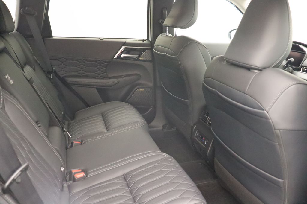 Mitsubishi Plug-in Hybrid Outlander 2025