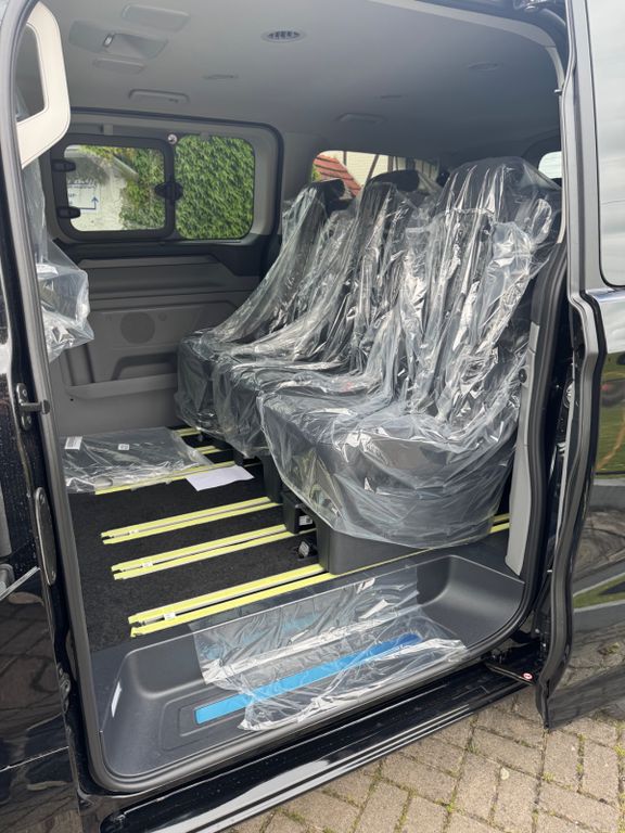 Ford Tourneo Custom 2025