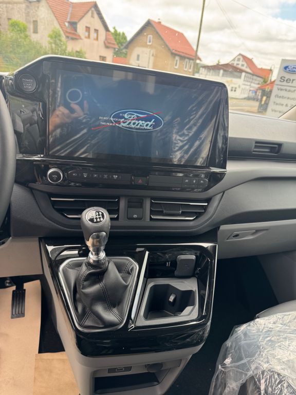 Ford Tourneo Custom 2025