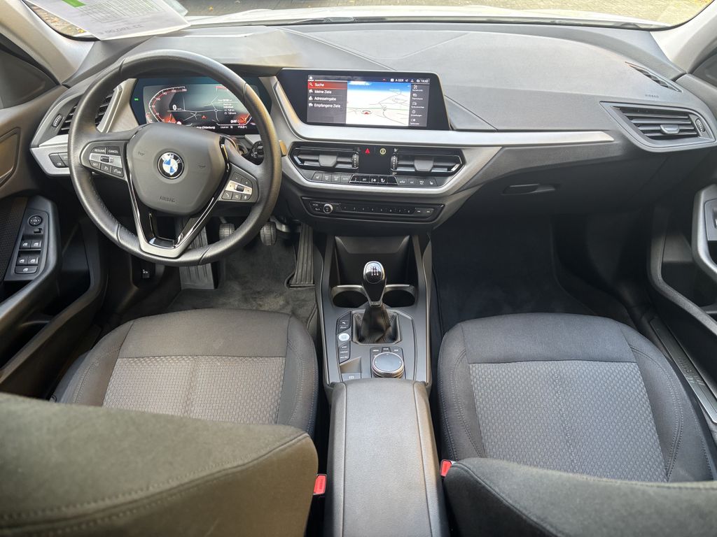 BMW 118 2025