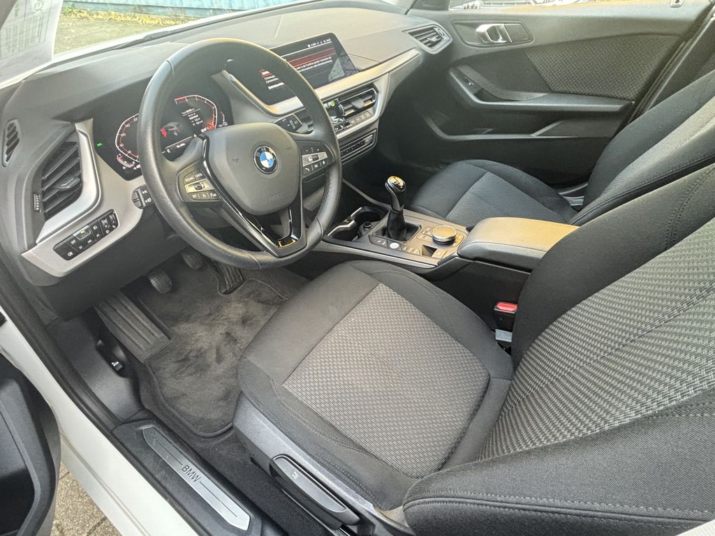BMW 118 2025