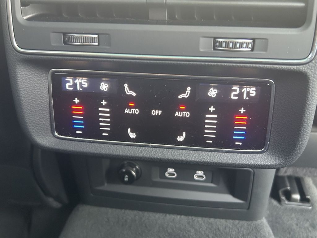 Audi SQ8 2025