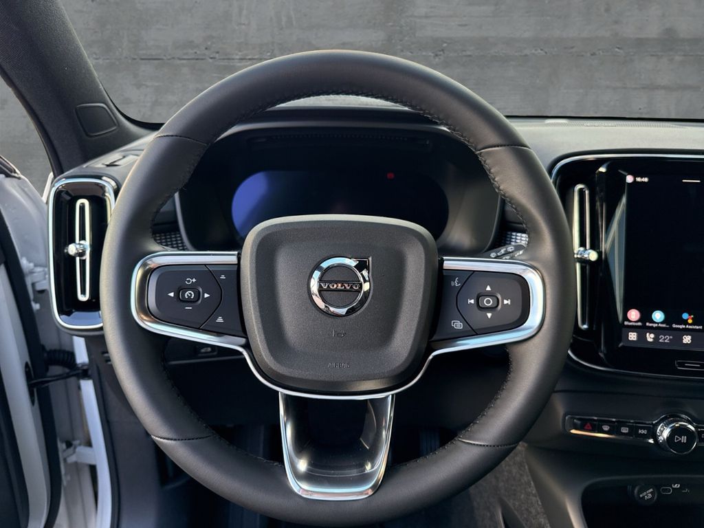 Volvo EX40 2025