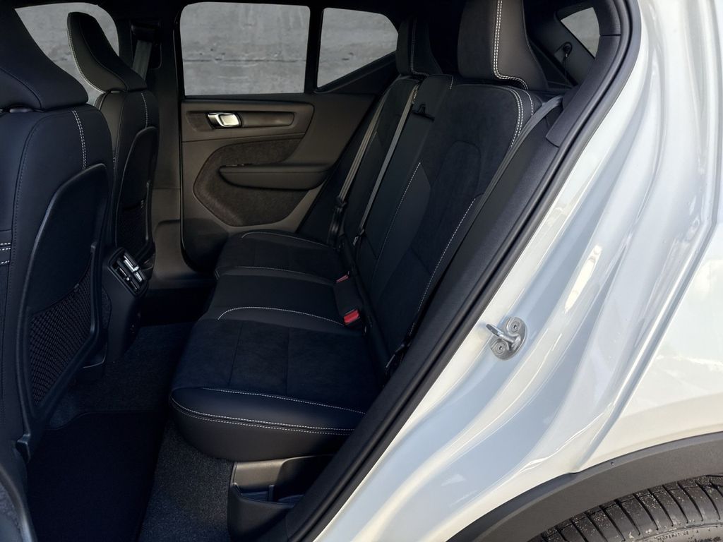 Volvo EX40 2025