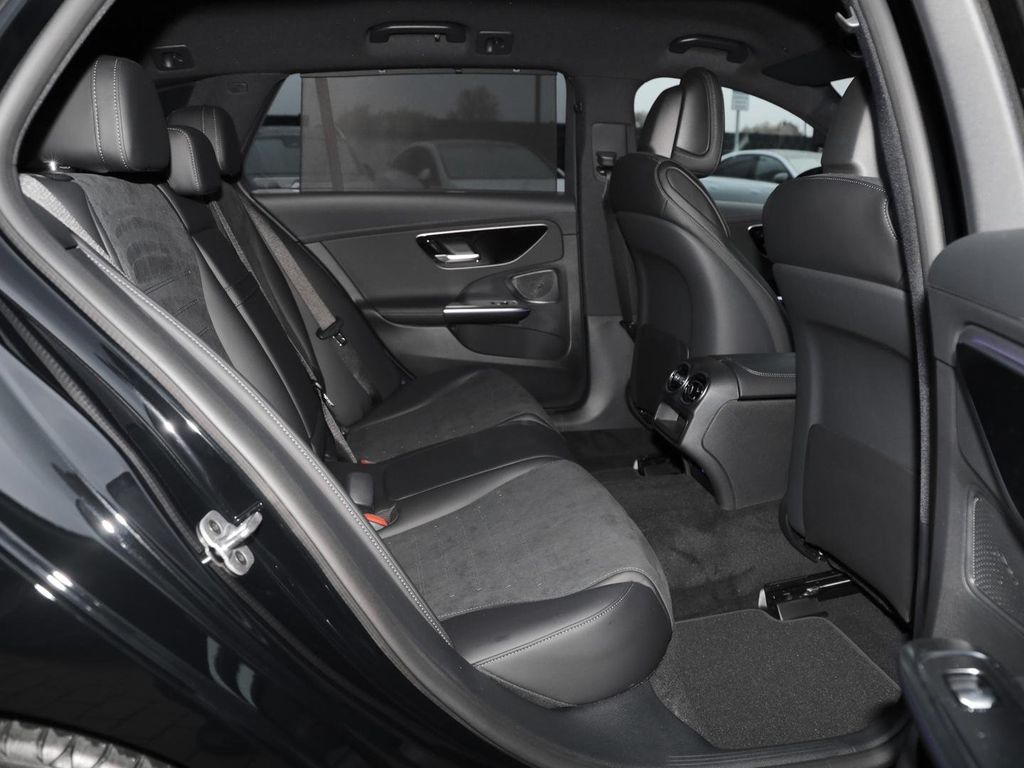 Mercedes-Benz C 300 2025