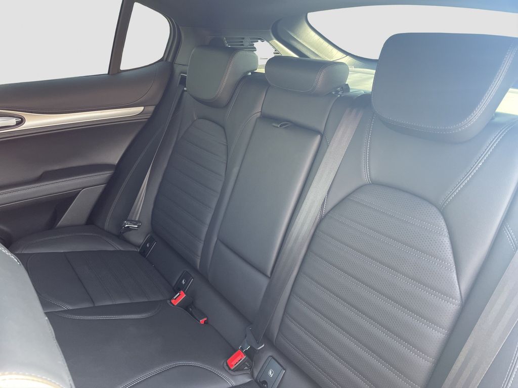 Alfa Romeo Stelvio 2025