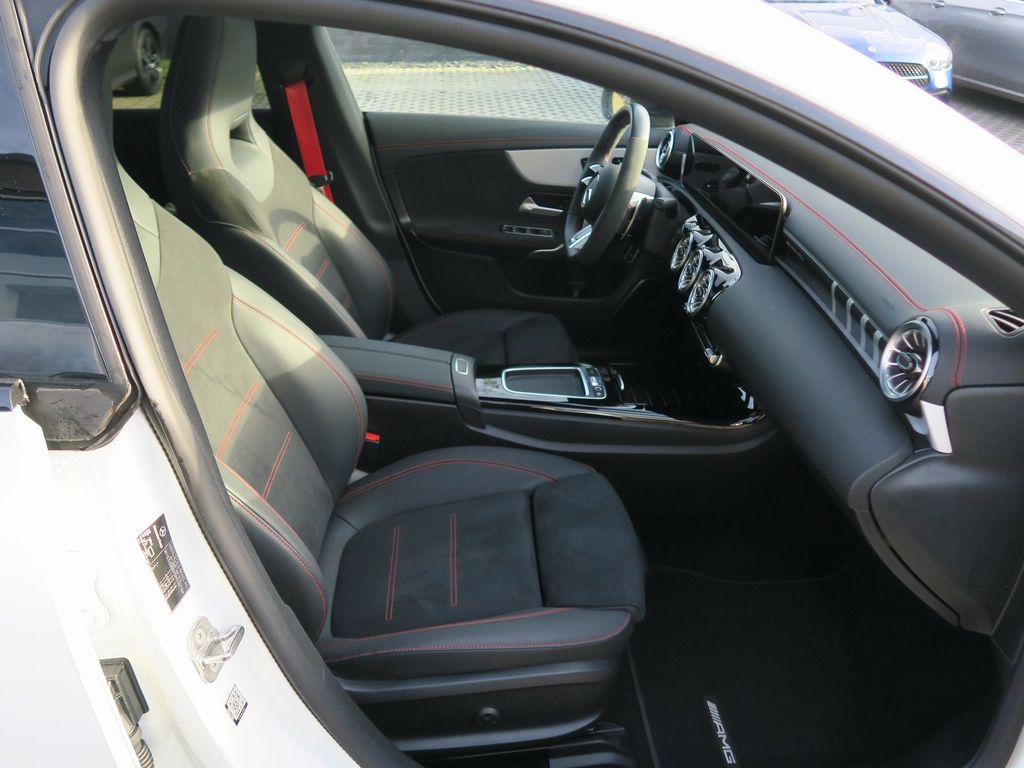 Mercedes-Benz CLA 35 AMG 2024