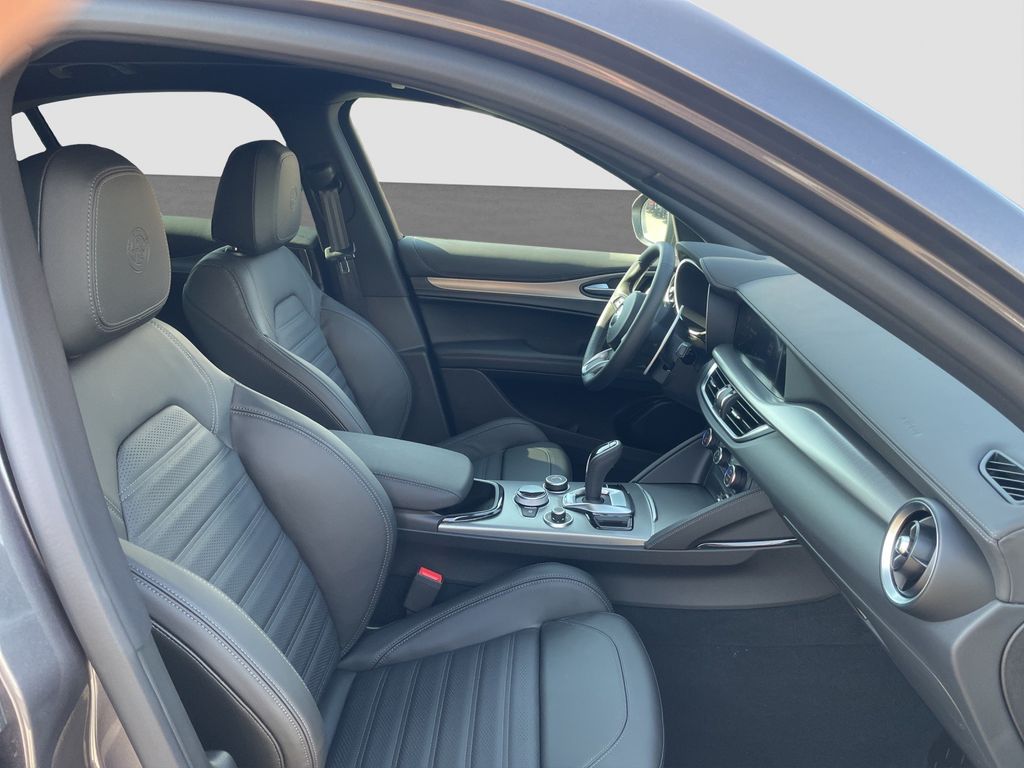 Alfa Romeo Stelvio 2025