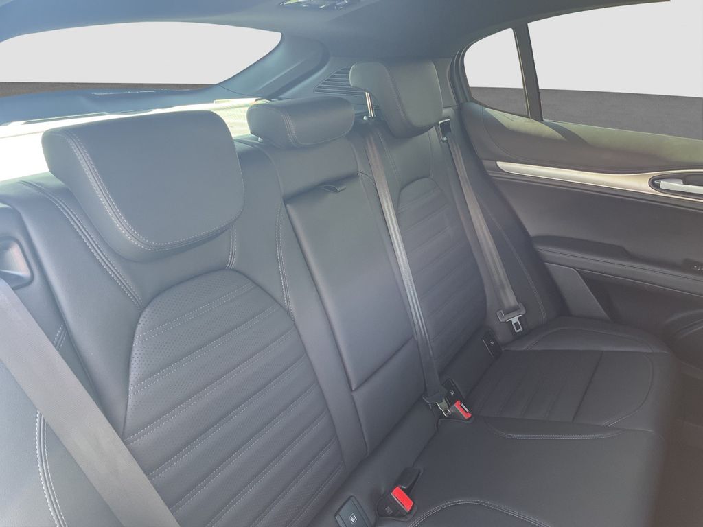 Alfa Romeo Stelvio 2025