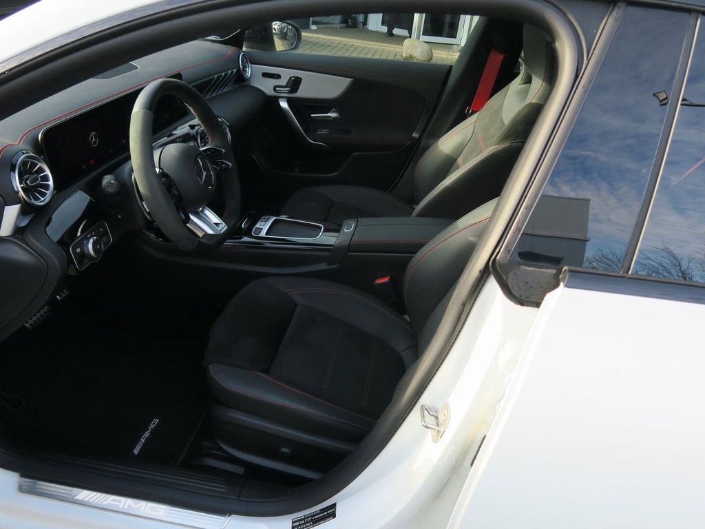 Mercedes-Benz CLA 35 AMG 2024