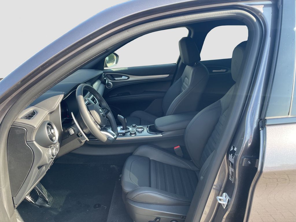 Alfa Romeo Stelvio 2025