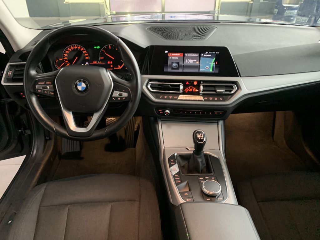 BMW 318 2020