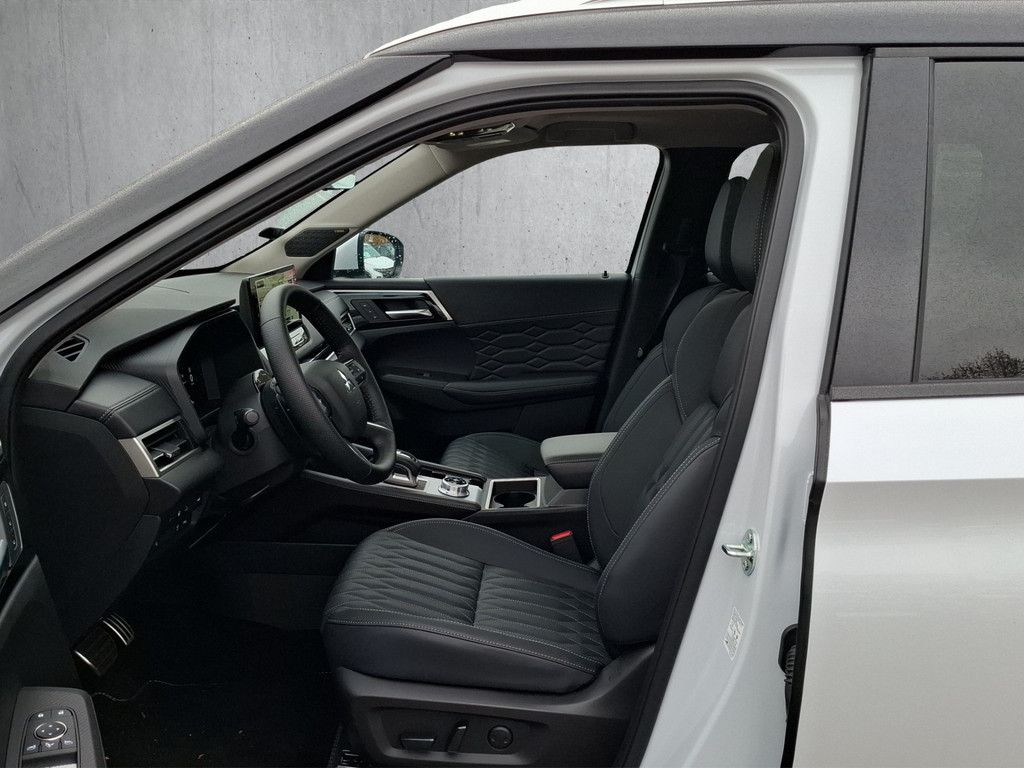 Mitsubishi Outlander 2025