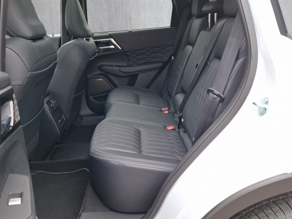 Mitsubishi Outlander 2025