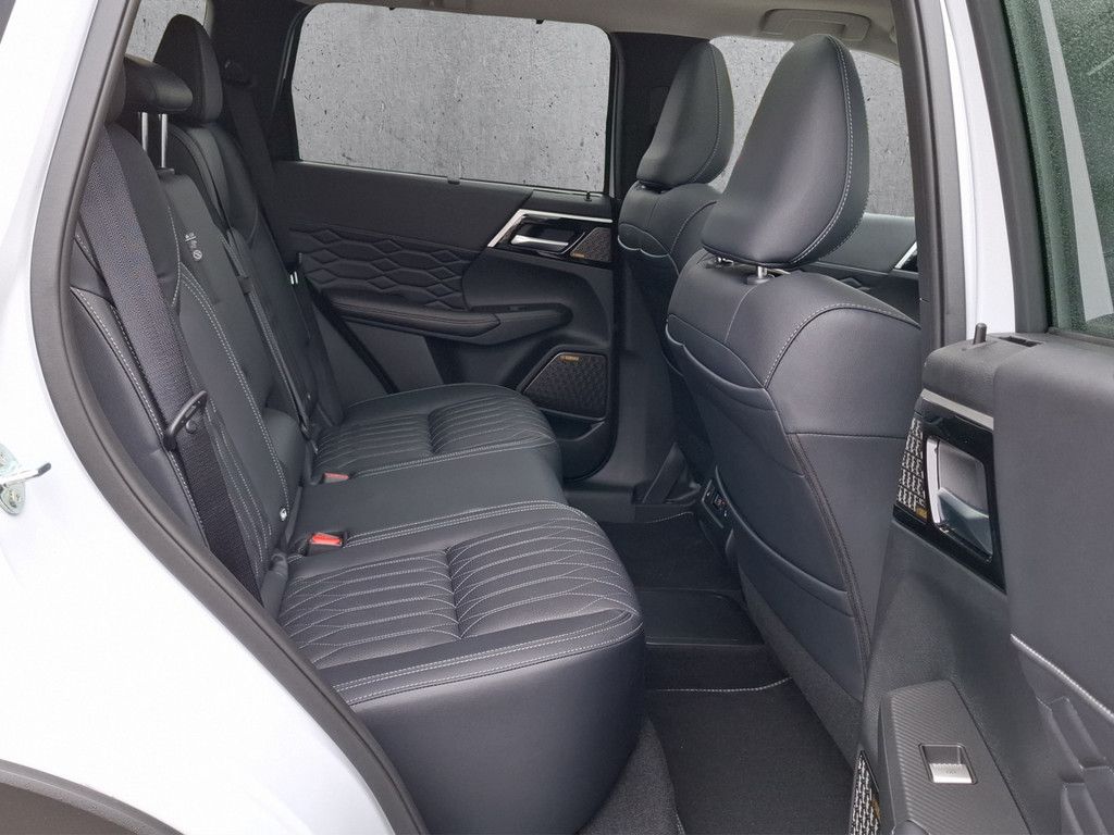 Mitsubishi Outlander 2025