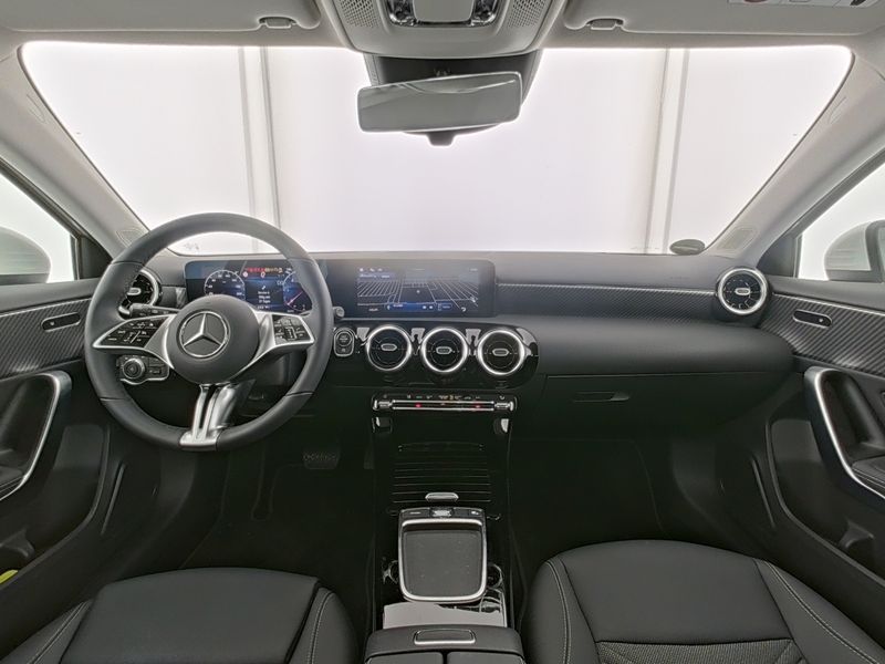 Mercedes-Benz A 180 2024