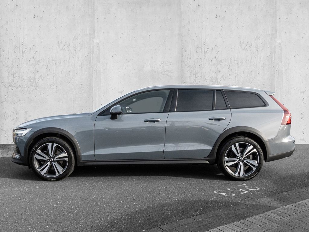 Volvo V60 Cross Country 2023