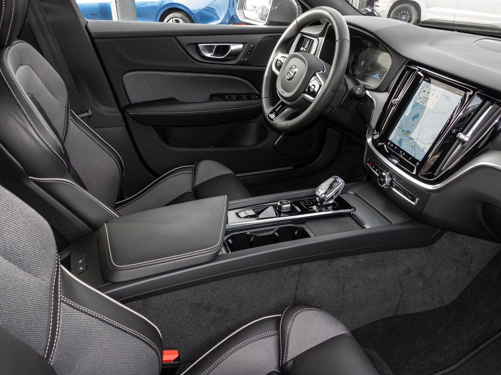 Volvo V60 Cross Country 2023